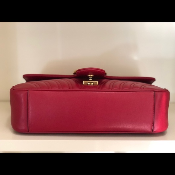 Small GG Marmont chain shoulder bag in Hibiscus Red - Picture 6 of 9